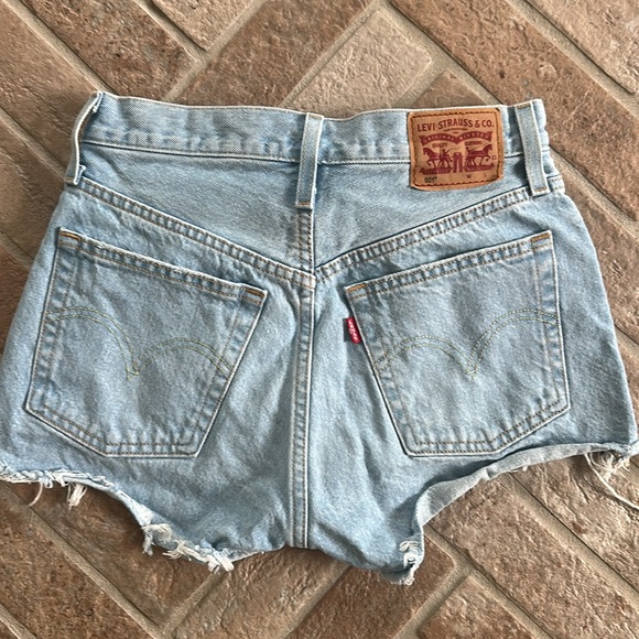 Levi’s 501 denim shorts - light wash - Picture 2 of 3